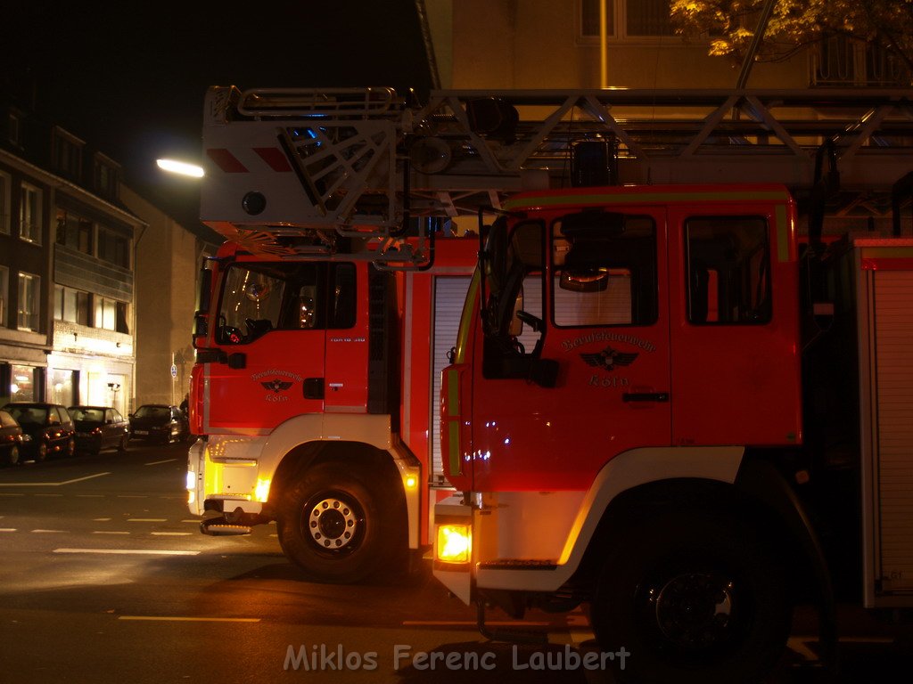 Brand mit Menschenrettung Koeln Vingst Homarstr 3     P086.JPG